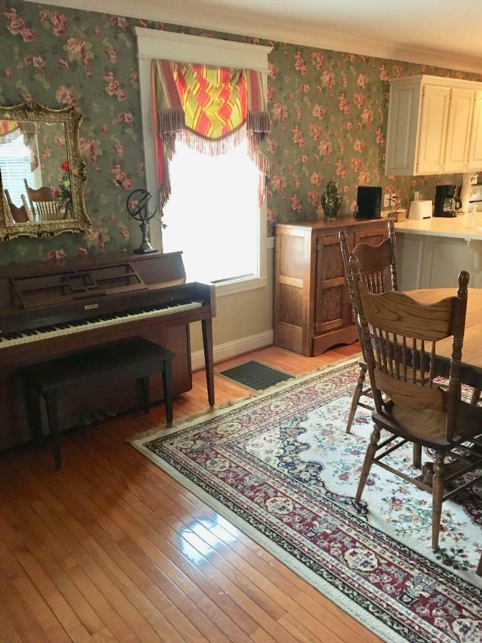 Downtown Abode In The Heart Of The Bourbon Trail Villa Lebanon Exteriör bild